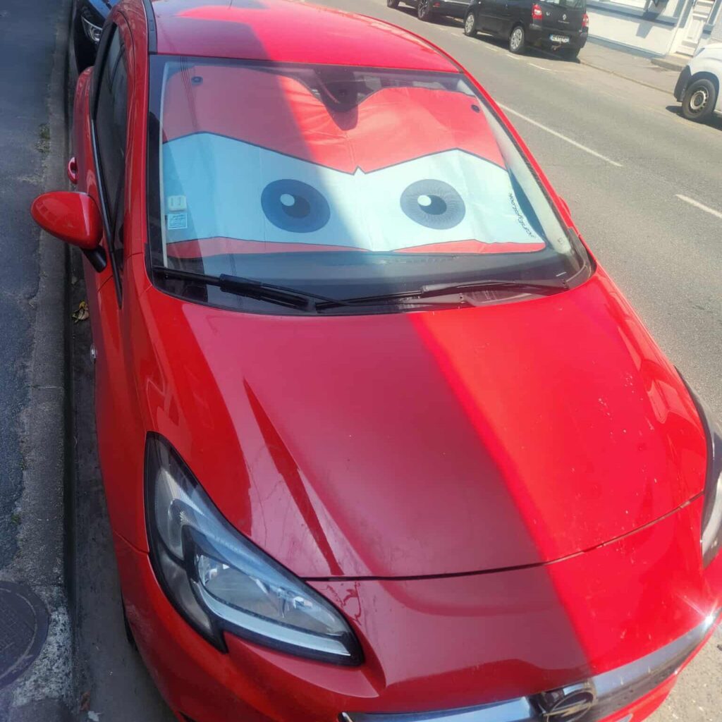 Pare-soleil-yeux-cars-eyes-look-rouge-opel-corsa