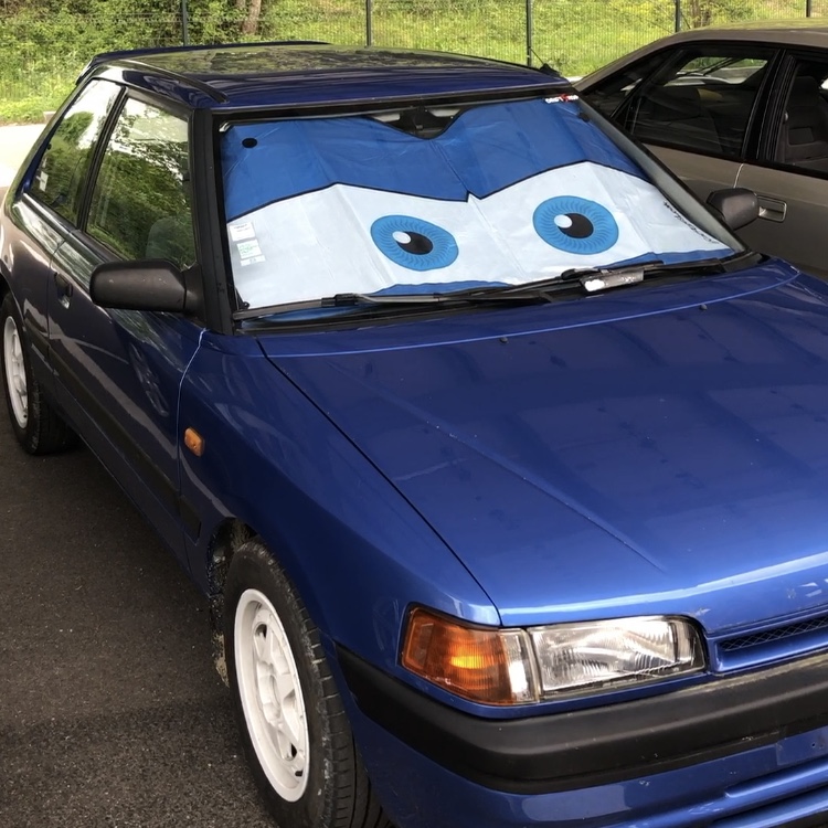 Pare-soleil-yeux-cars-eyes-look-bleu-mazda-323
